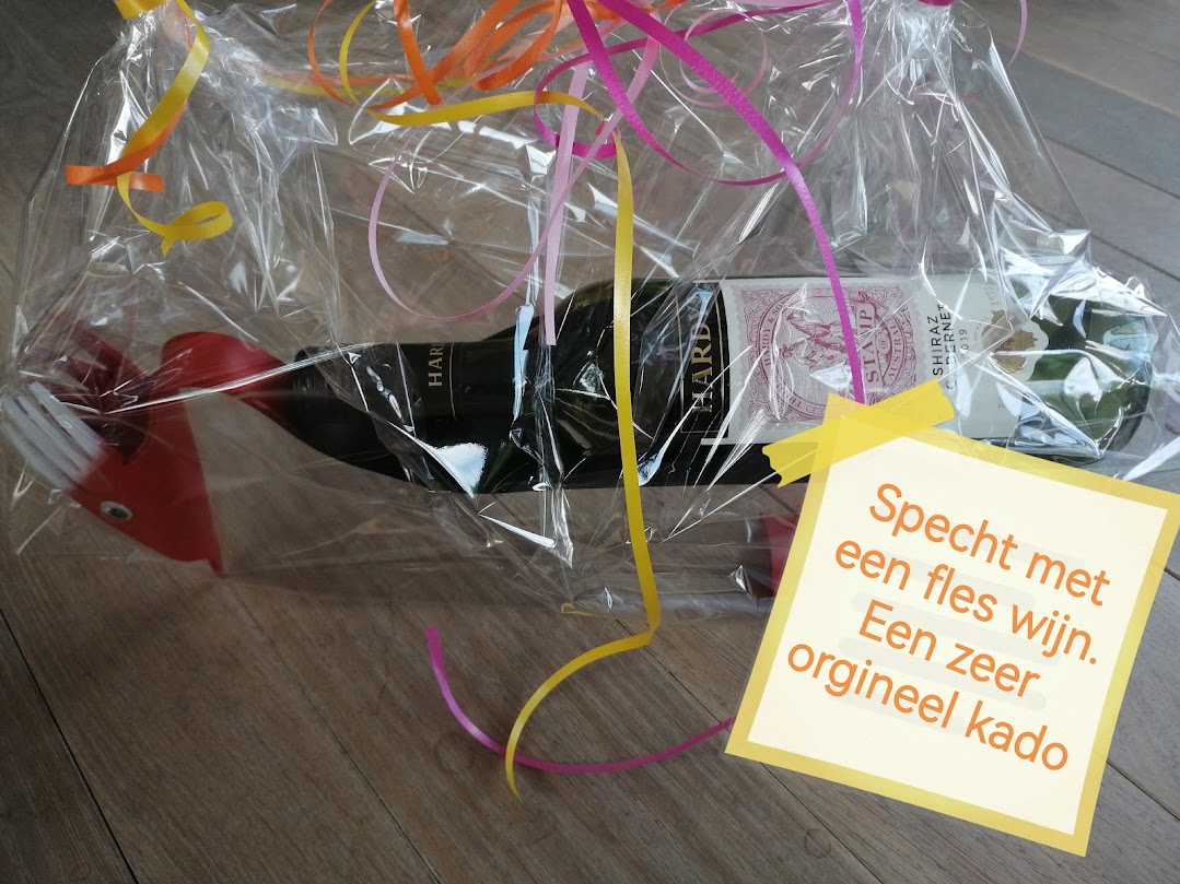 grote-specht-in-kadoverpakking-met-tekst-